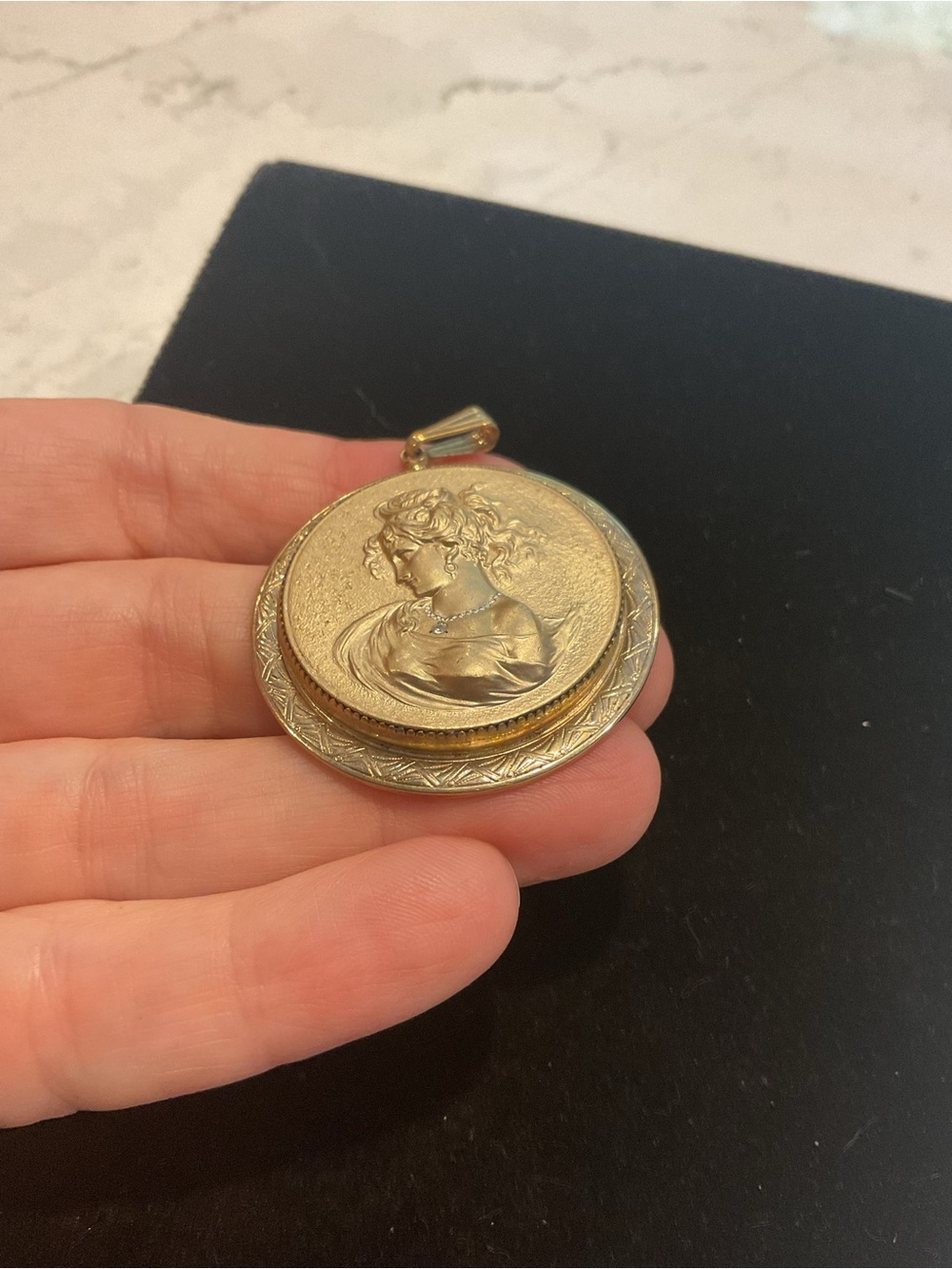 Vintage Gold-Tone Cameo Portrait Pendant Necklace - Picture 2 of 5